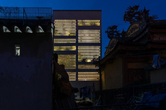 BIM建筑|与自然共居,越南百叶窗住宅 / Limdim House Studio BIM建筑|与自然共居,越南百叶窗住宅 / Limdim House Studio