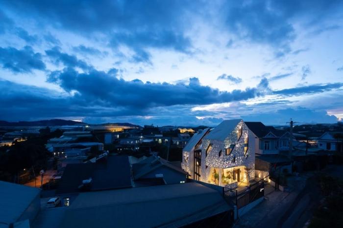 BIM建筑|星光熠熠,夜幕下的巨型灯笼 / Le House BIM建筑|星光熠熠,夜幕下的巨型灯笼 / Le House