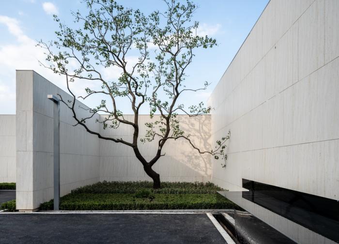 BIM建筑|十棵大香樟下的三进院子:未来城展示馆 / 孟凡浩-gad · line+ studio BIM建筑|十棵大香樟下的三进院子:未来城展示馆 / 孟凡浩-gad · line+ studio