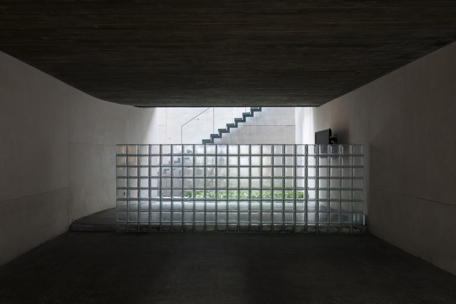 BIM建筑|越南Tan Dinh住宅,简居于“桥上” / MIA Design Studio BIM建筑|越南Tan Dinh住宅,简居于“桥上” / MIA Design Studio