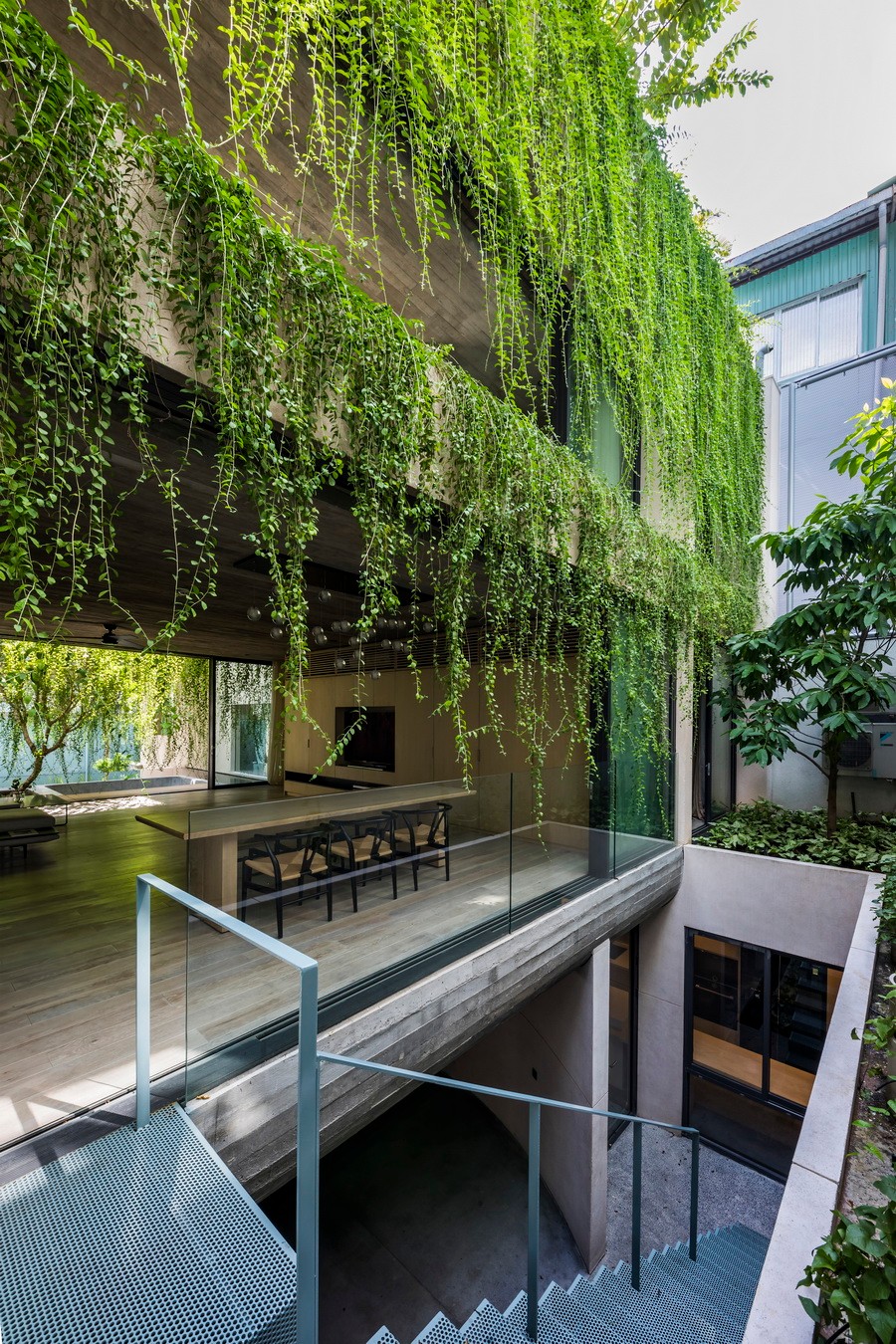 BIM建筑|越南Tan Dinh住宅,简居于“桥上” / MIA Design Studio BIM建筑|越南Tan Dinh住宅,简居于“桥上” / MIA Design Studio