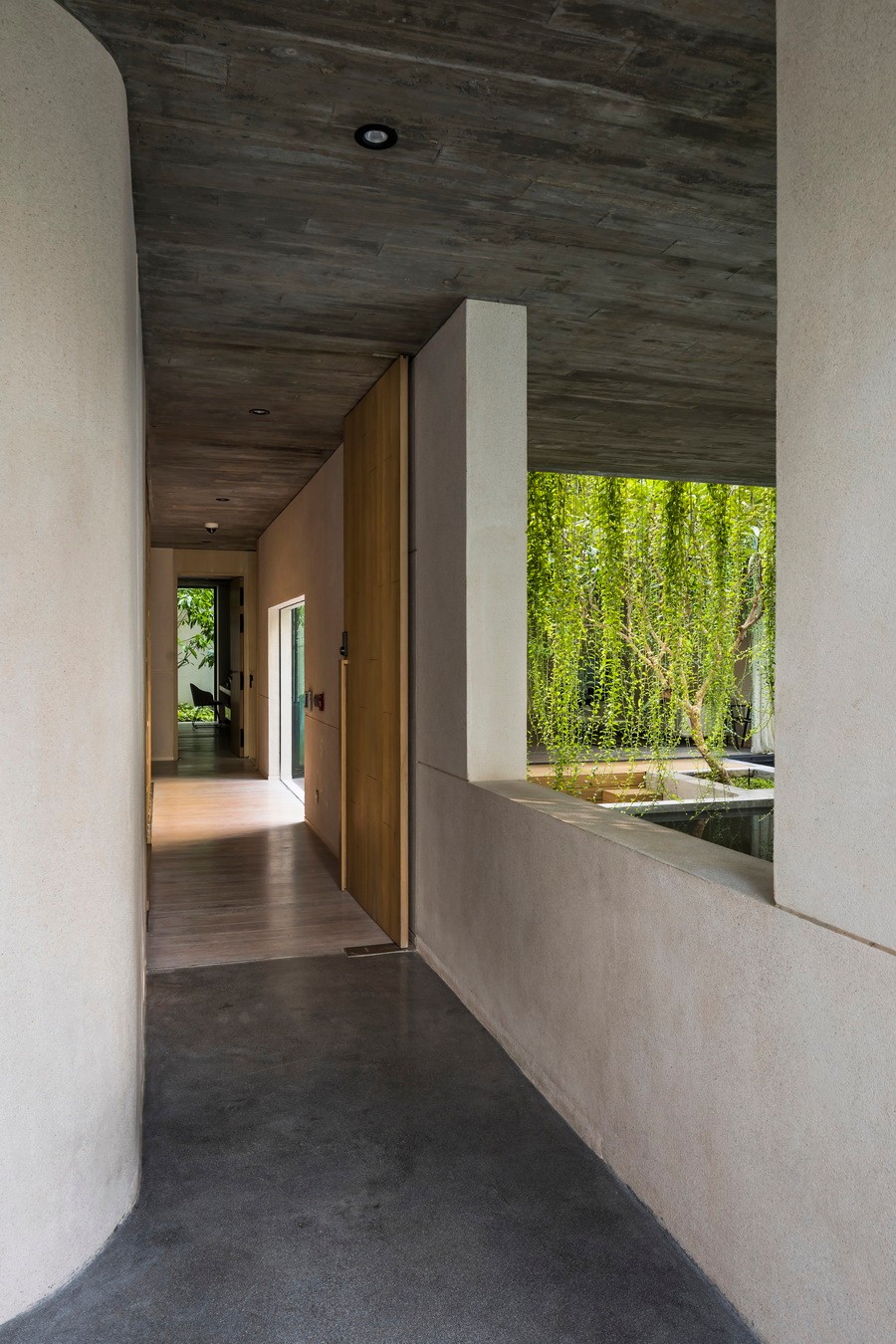 BIM建筑|越南Tan Dinh住宅,简居于“桥上” / MIA Design Studio BIM建筑|越南Tan Dinh住宅,简居于“桥上” / MIA Design Studio