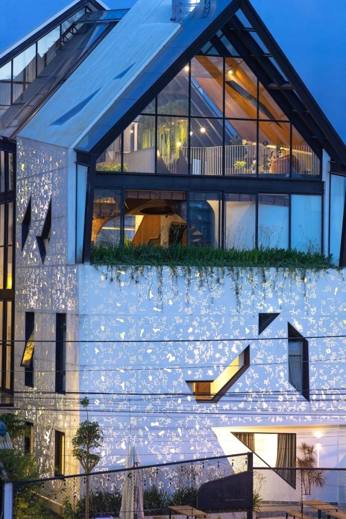 BIM建筑|星光熠熠,夜幕下的巨型灯笼 / Le House BIM建筑|星光熠熠,夜幕下的巨型灯笼 / Le House