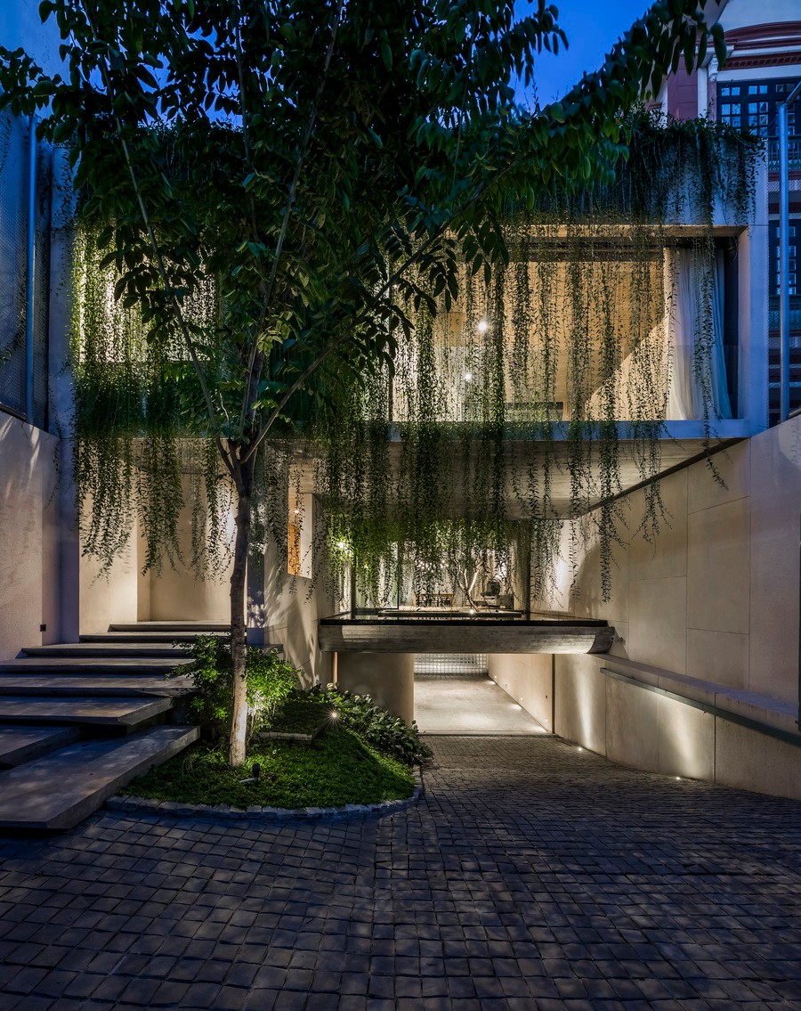 BIM建筑|越南Tan Dinh住宅,简居于“桥上” / MIA Design Studio BIM建筑|越南Tan Dinh住宅,简居于“桥上” / MIA Design Studio