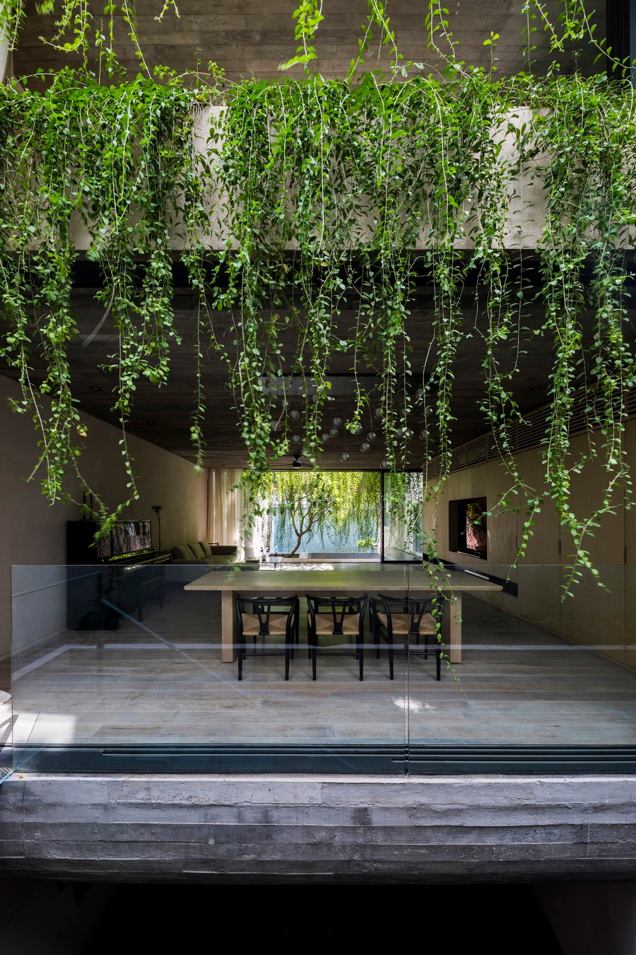 BIM建筑|越南Tan Dinh住宅,简居于“桥上” / MIA Design Studio BIM建筑|越南Tan Dinh住宅,简居于“桥上” / MIA Design Studio