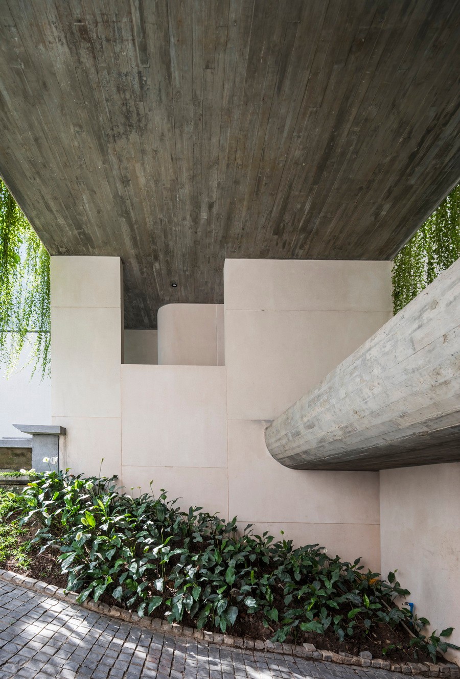 BIM建筑|越南Tan Dinh住宅,简居于“桥上” / MIA Design Studio BIM建筑|越南Tan Dinh住宅,简居于“桥上” / MIA Design Studio