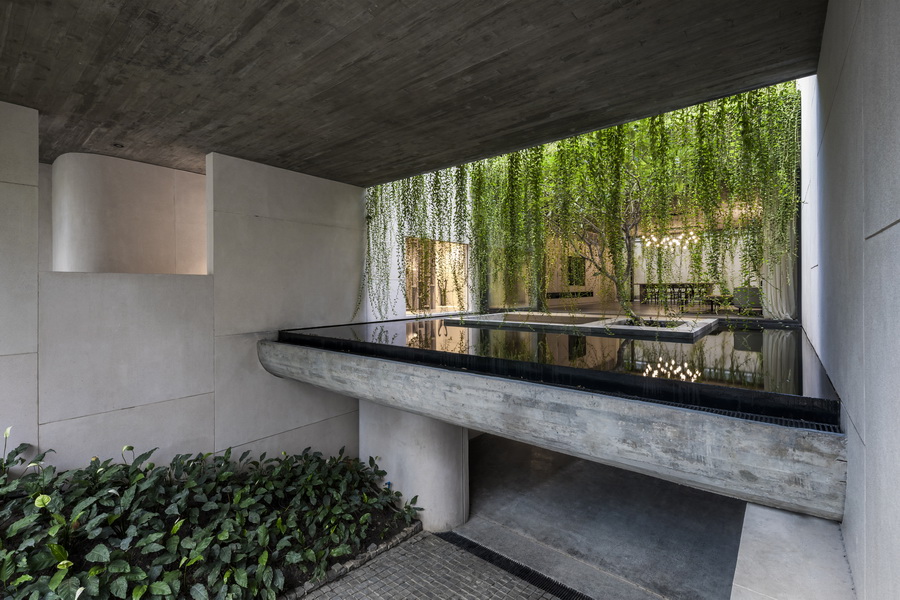 BIM建筑|越南Tan Dinh住宅,简居于“桥上” / MIA Design Studio BIM建筑|越南Tan Dinh住宅,简居于“桥上” / MIA Design Studio