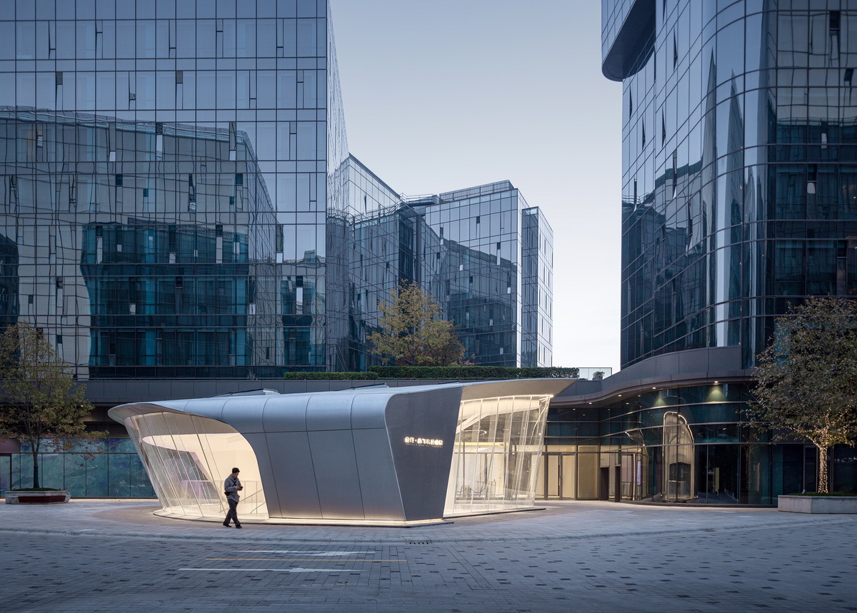 BIM建筑|上海虹桥首个当代艺术馆:一只“机翼”,跳脱于方盒子城市肌理 / 三益设计 BIM建筑|上海虹桥首个当代艺术馆:一只“机翼”,跳脱于方盒子城市肌理 / 三益设计