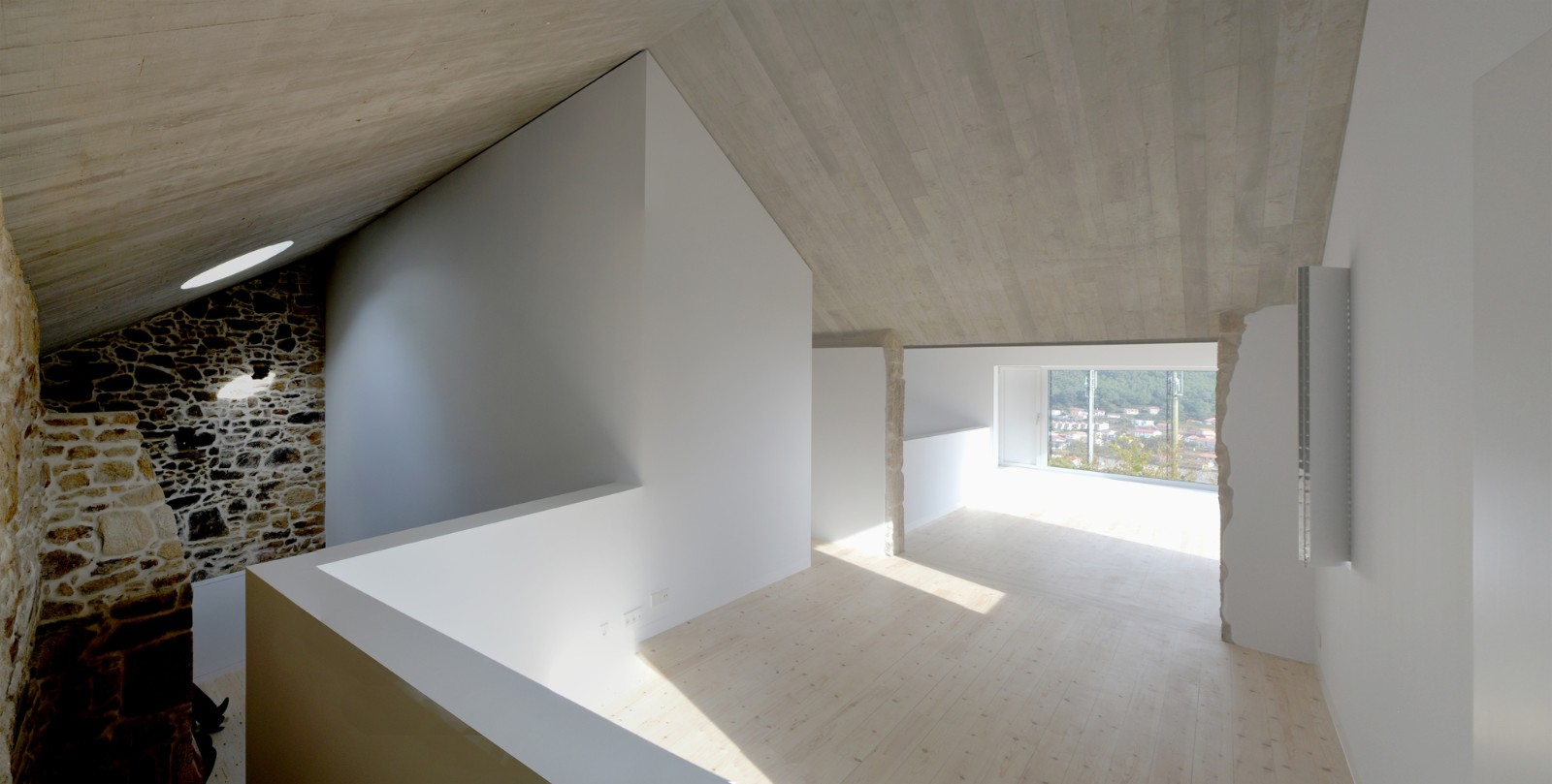 BIM建筑|混凝土和石头的碰撞 | 西班牙米拉弗洛雷斯住宅修复 BIM建筑|混凝土和石头的碰撞 | 西班牙米拉弗洛雷斯住宅修复