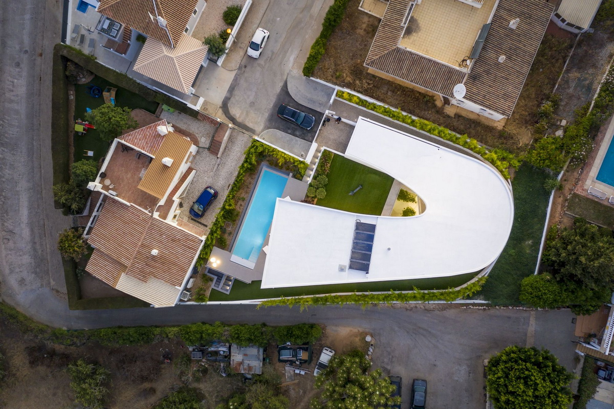 BIM建筑|葡萄牙 Dorfler 住宅,大胆而优雅的曲线 / Vitor Vilhena Arquitectura BIM建筑|葡萄牙 Dorfler 住宅,大胆而优雅的曲线 / Vitor Vilhena Arquitectura