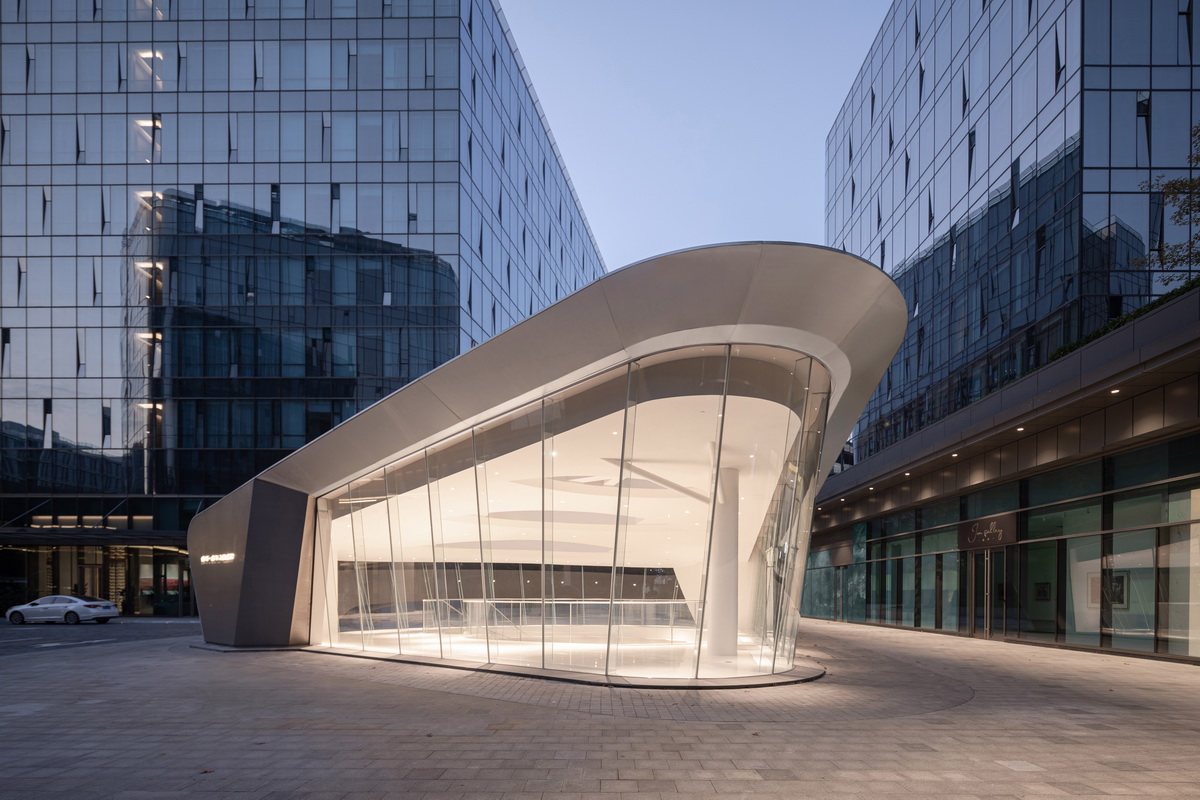 BIM建筑|上海虹桥首个当代艺术馆:一只“机翼”,跳脱于方盒子城市肌理 / 三益设计 BIM建筑|上海虹桥首个当代艺术馆:一只“机翼”,跳脱于方盒子城市肌理 / 三益设计