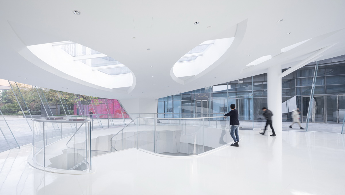 BIM建筑|上海虹桥首个当代艺术馆:一只“机翼”,跳脱于方盒子城市肌理 / 三益设计 BIM建筑|上海虹桥首个当代艺术馆:一只“机翼”,跳脱于方盒子城市肌理 / 三益设计
