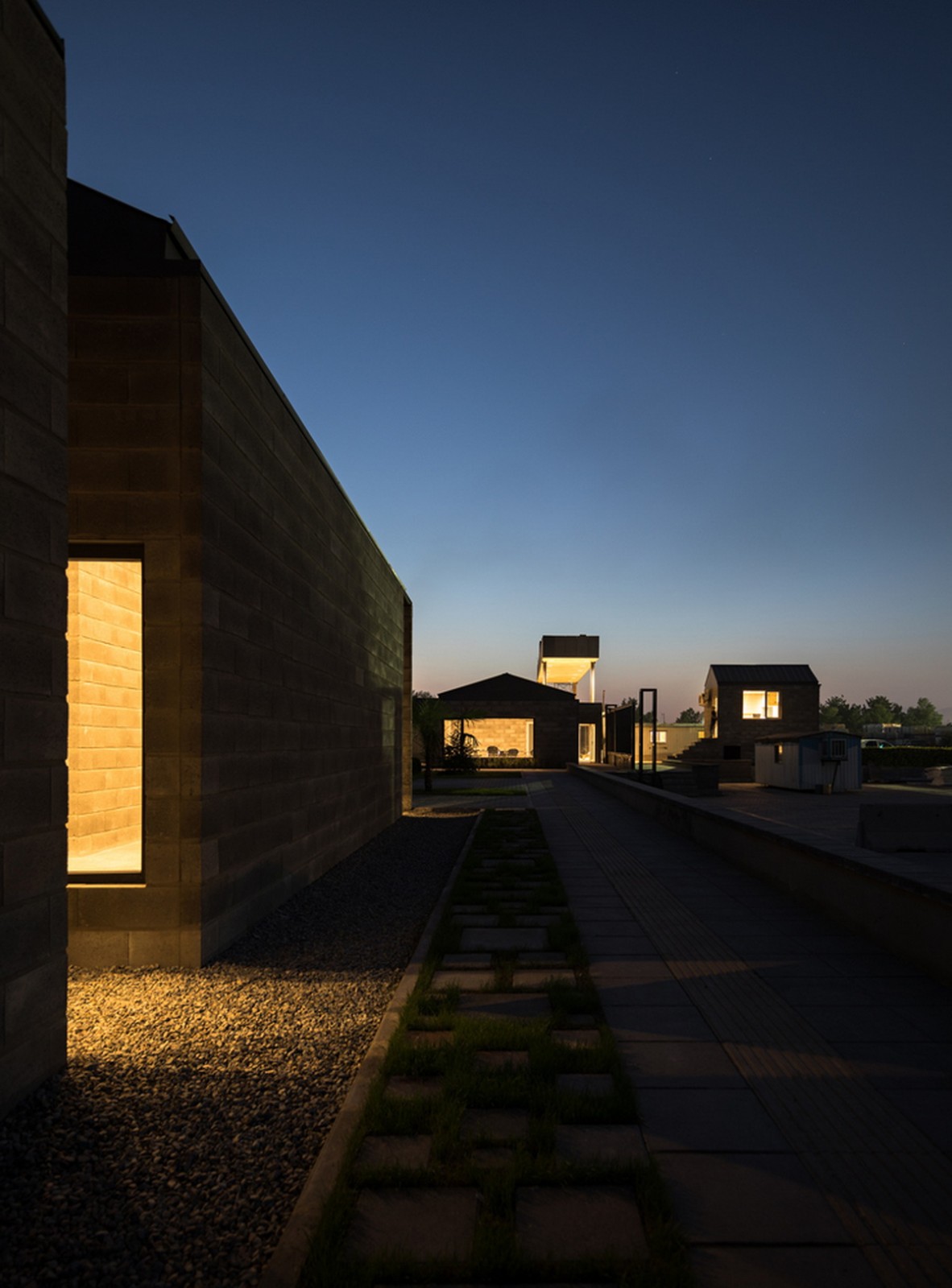 BIM建筑|Aptus 工厂展厅,庭院与光影之歌 / Hooba Design BIM建筑|Aptus 工厂展厅,庭院与光影之歌 / Hooba Design