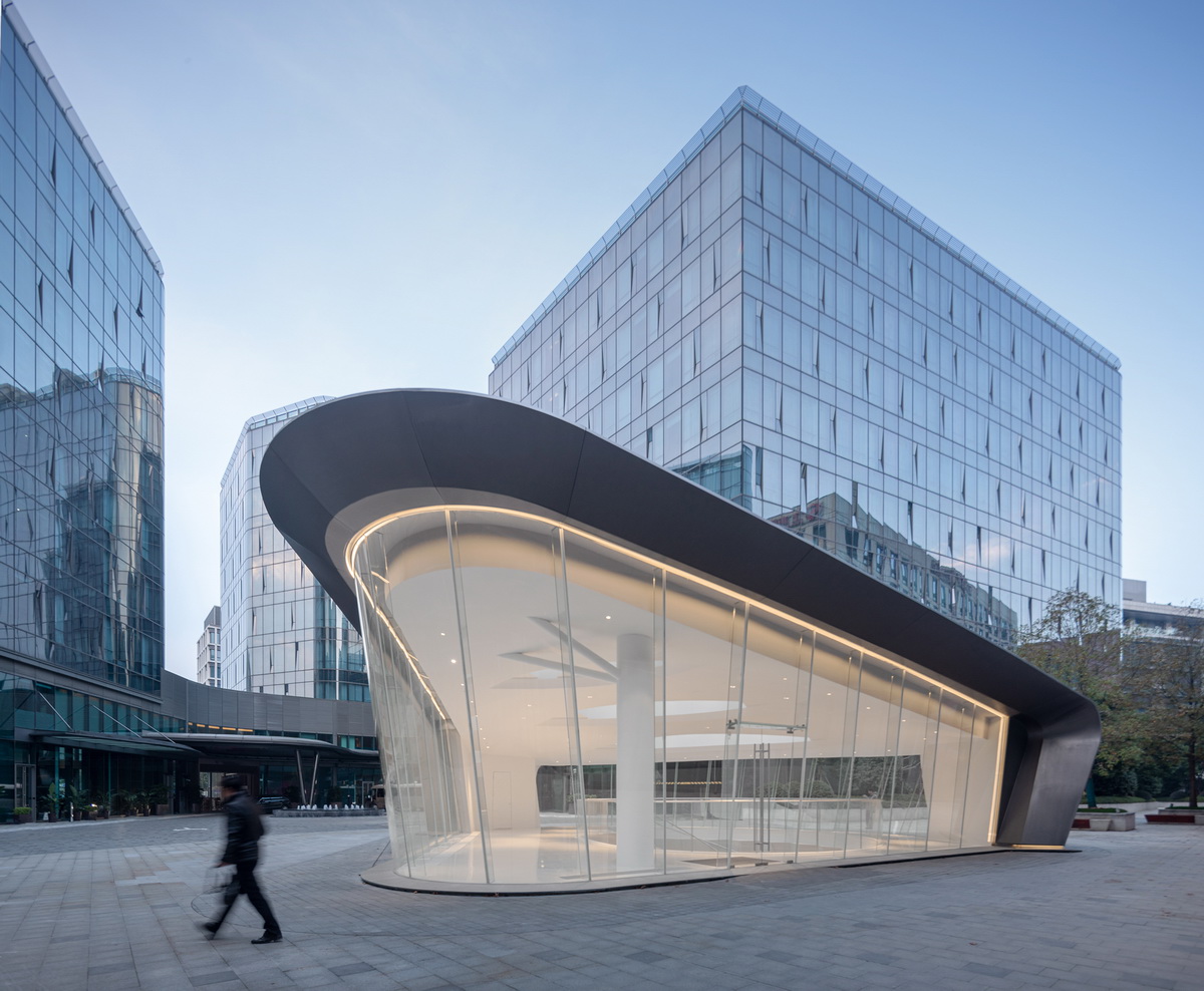 BIM建筑|上海虹桥首个当代艺术馆:一只“机翼”,跳脱于方盒子城市肌理 / 三益设计 BIM建筑|上海虹桥首个当代艺术馆:一只“机翼”,跳脱于方盒子城市肌理 / 三益设计