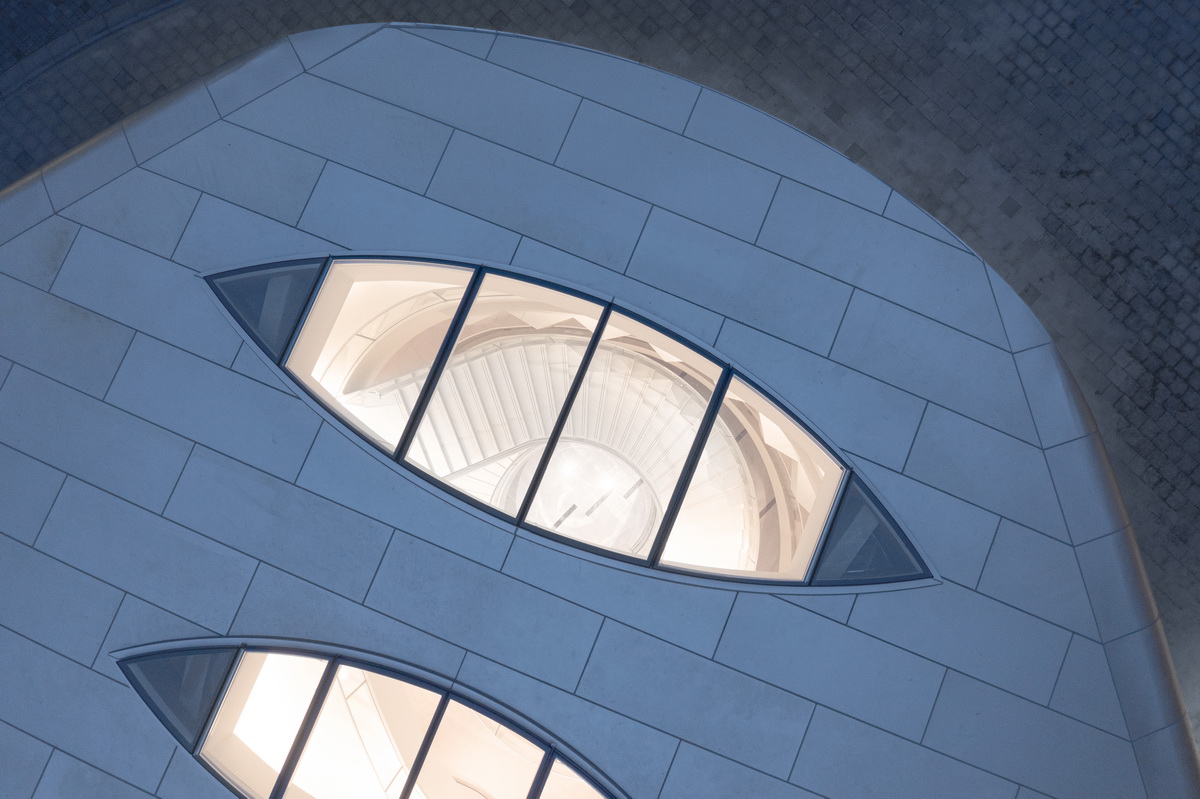BIM建筑|上海虹桥首个当代艺术馆:一只“机翼”,跳脱于方盒子城市肌理 / 三益设计 BIM建筑|上海虹桥首个当代艺术馆:一只“机翼”,跳脱于方盒子城市肌理 / 三益设计