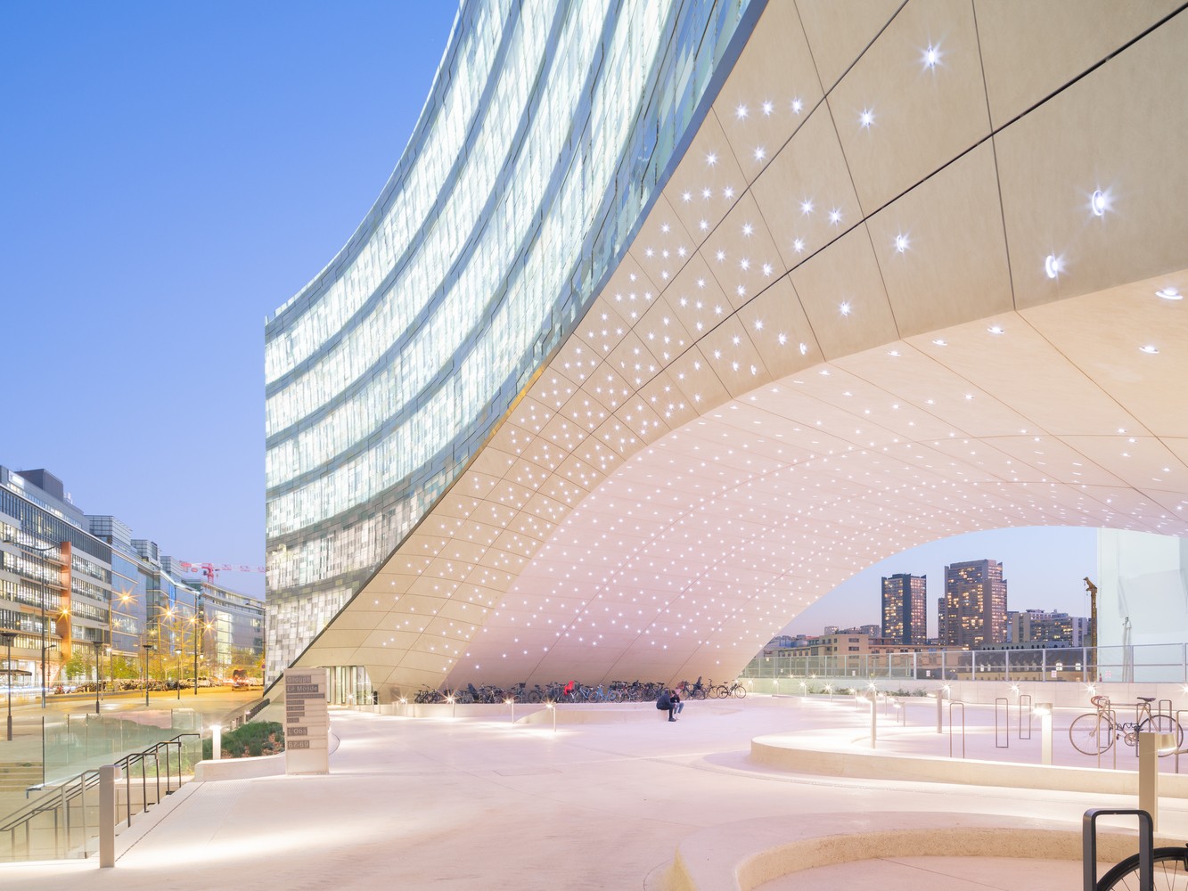 BIM建筑|挪威事务所Snøhetta将雪一般的建筑搬到了巴黎 | 世界报巴黎总部 BIM建筑|挪威事务所Snøhetta将雪一般的建筑搬到了巴黎 | 世界报巴黎总部