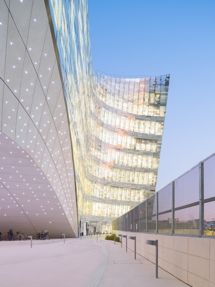 BIM建筑|挪威事务所Snøhetta将雪一般的建筑搬到了巴黎 | 世界报巴黎总部 BIM建筑|挪威事务所Snøhetta将雪一般的建筑搬到了巴黎 | 世界报巴黎总部
