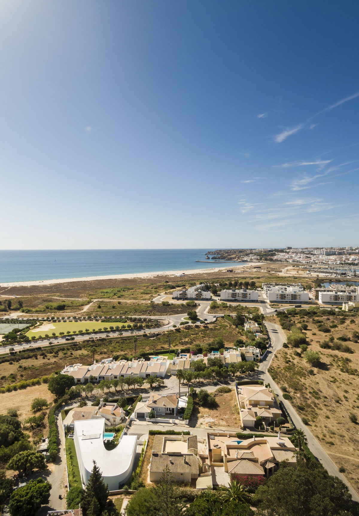 BIM建筑|葡萄牙 Dorfler 住宅,大胆而优雅的曲线 / Vitor Vilhena Arquitectura BIM建筑|葡萄牙 Dorfler 住宅,大胆而优雅的曲线 / Vitor Vilhena Arquitectura