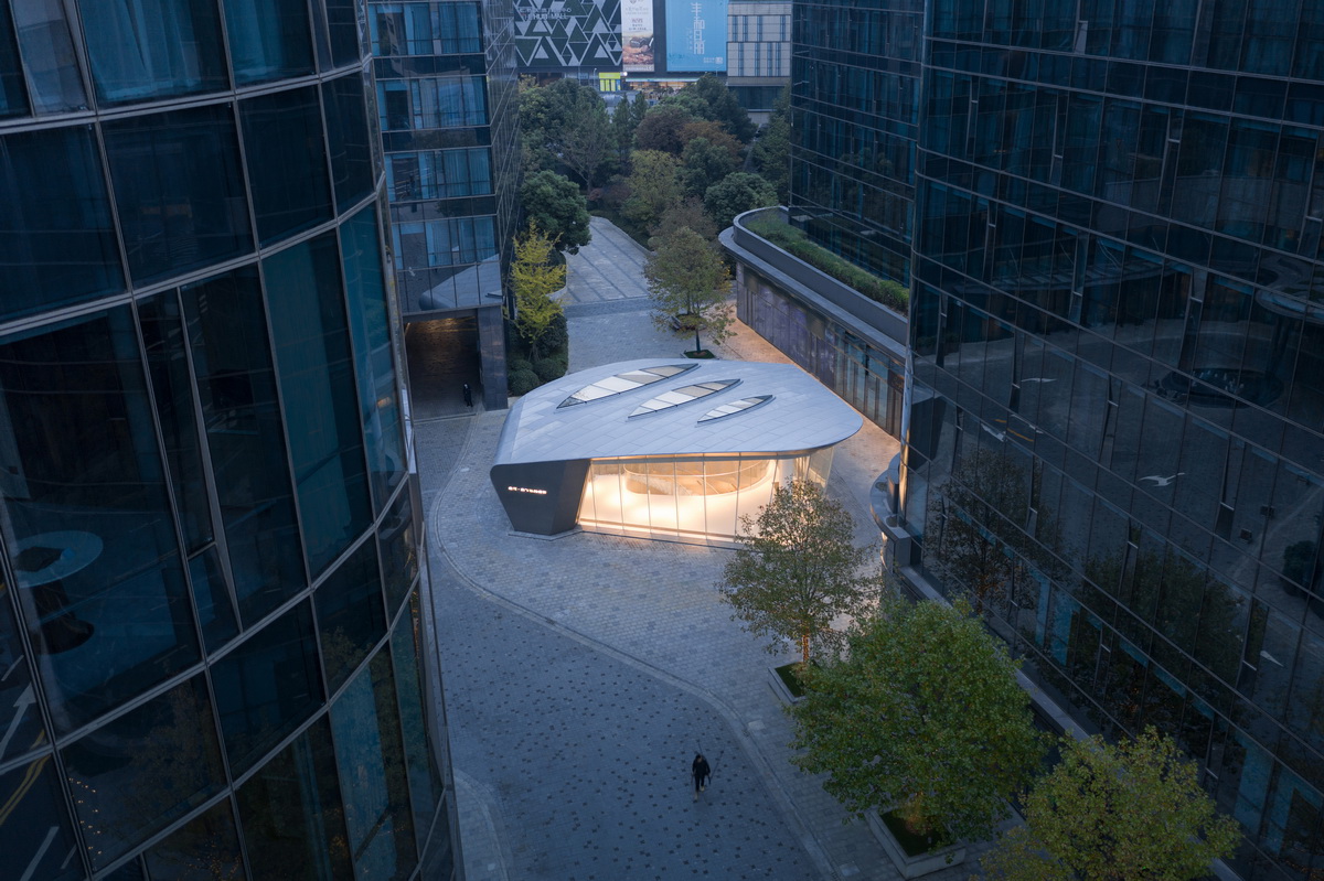 BIM建筑|上海虹桥首个当代艺术馆:一只“机翼”,跳脱于方盒子城市肌理 / 三益设计 BIM建筑|上海虹桥首个当代艺术馆:一只“机翼”,跳脱于方盒子城市肌理 / 三益设计