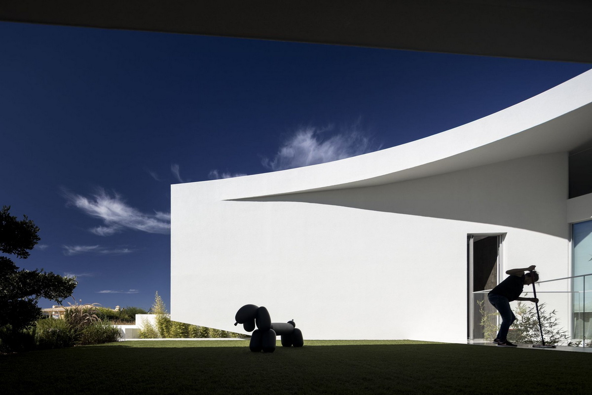 BIM建筑|葡萄牙 Dorfler 住宅,大胆而优雅的曲线 / Vitor Vilhena Arquitectura BIM建筑|葡萄牙 Dorfler 住宅,大胆而优雅的曲线 / Vitor Vilhena Arquitectura