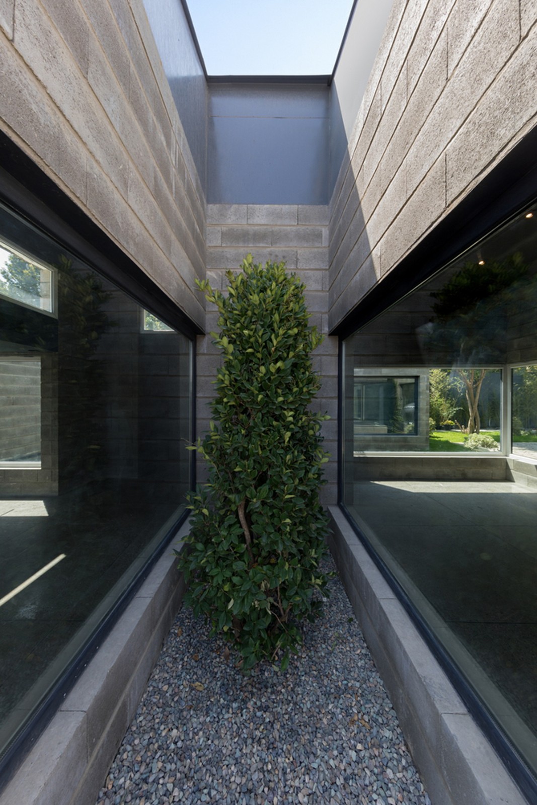 BIM建筑|Aptus 工厂展厅,庭院与光影之歌 / Hooba Design BIM建筑|Aptus 工厂展厅,庭院与光影之歌 / Hooba Design