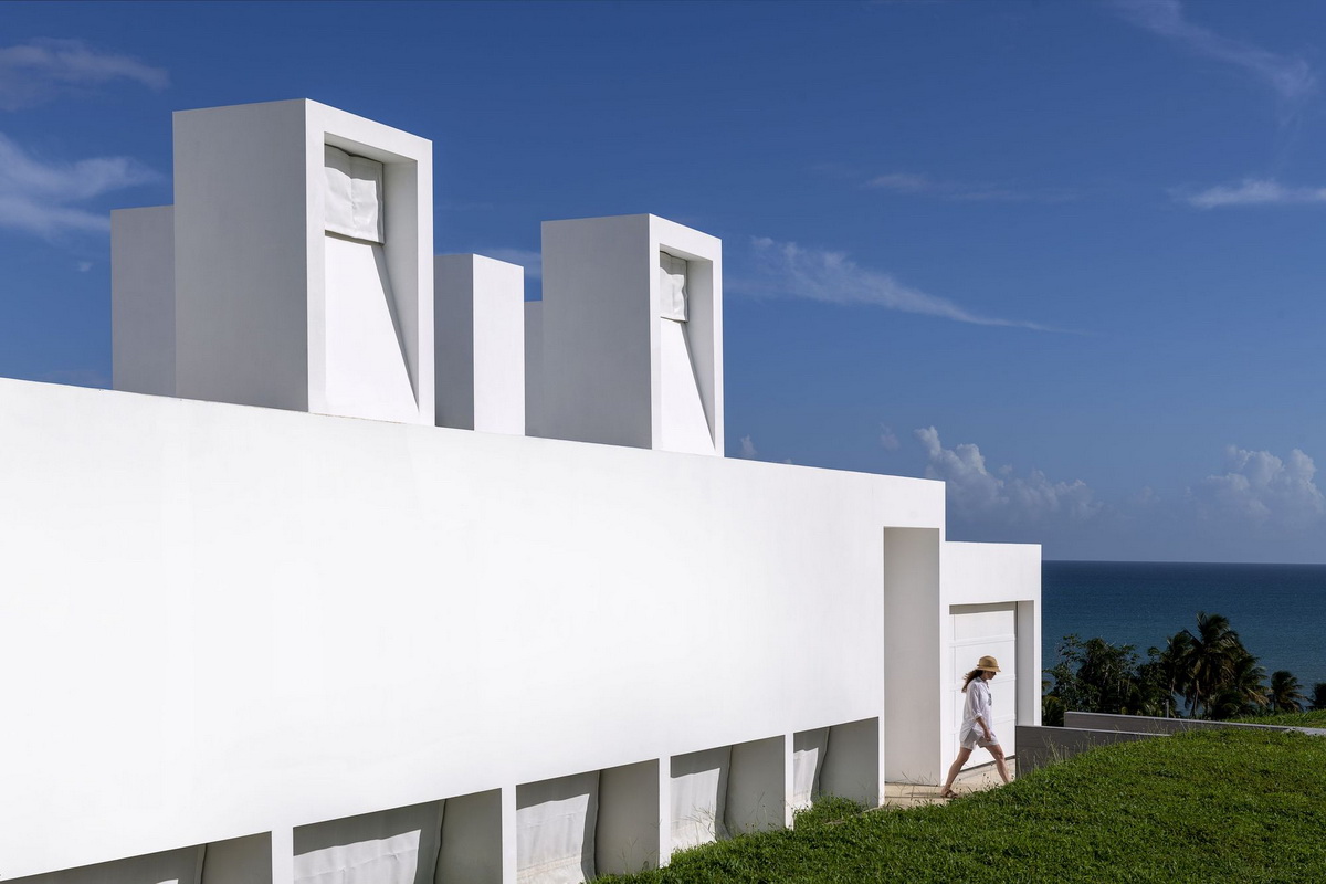 BIM建筑|波多黎各白色“烟囱”住宅:一半封闭,一半外向 / FUSTER + Architects BIM建筑|波多黎各白色“烟囱”住宅:一半封闭,一半外向 / FUSTER + Architects