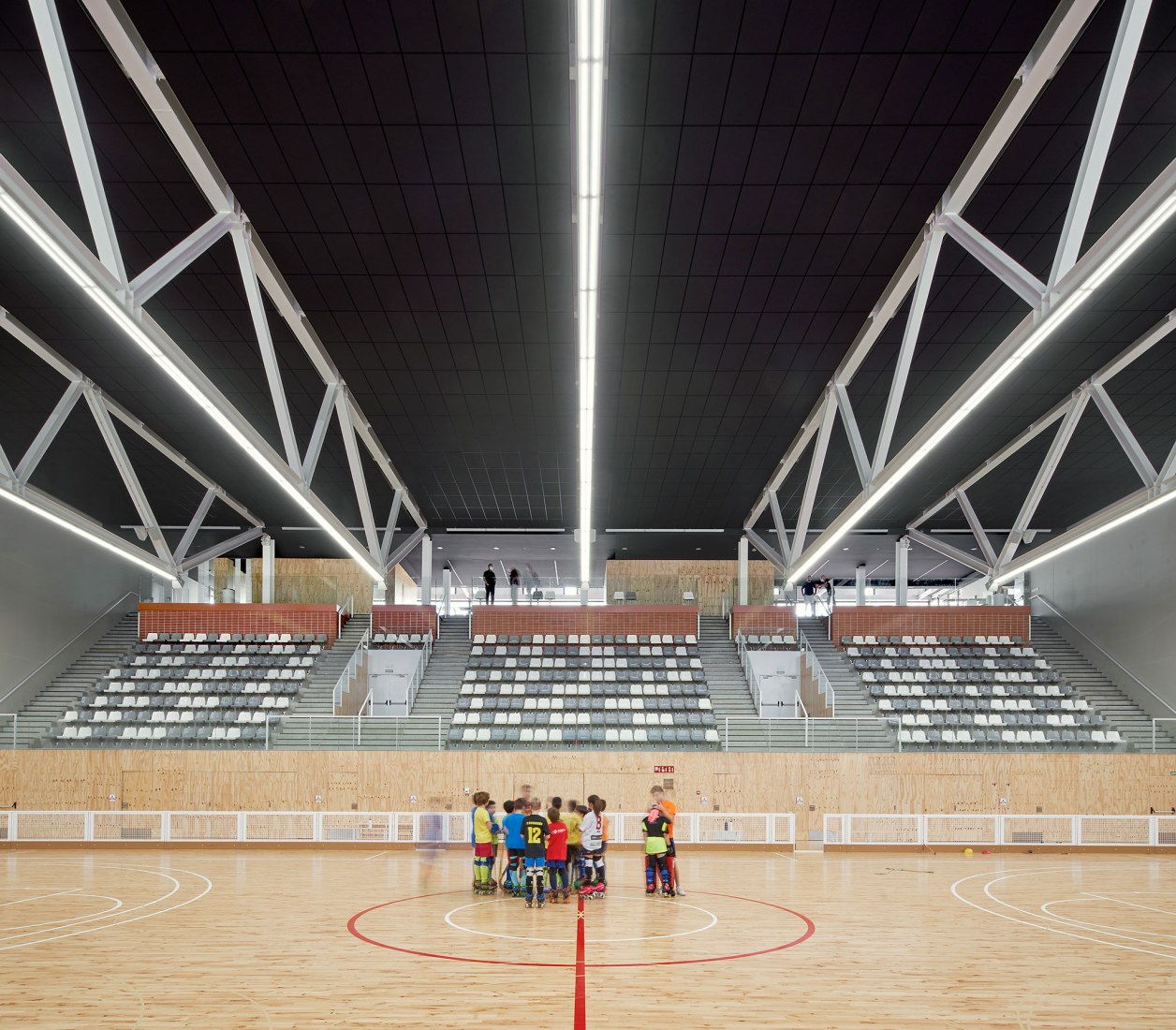 BIM建筑|红砖石外墙的半地下体育场 | CAMP DEL FERRO 体育中心 BIM建筑|红砖石外墙的半地下体育场 | CAMP DEL FERRO 体育中心