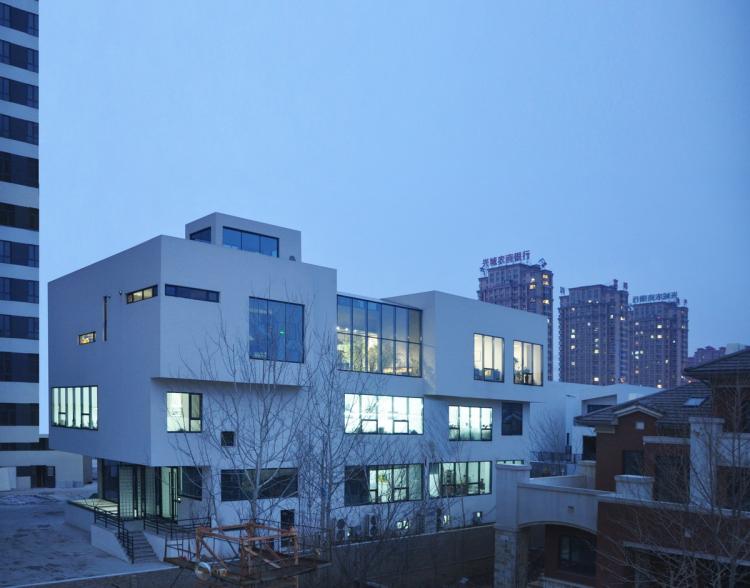 BIM建筑|夹缝中自然生长:中国.葫芦岛德邻堂产业楼设计实践 / DJ+建筑设计事务所 BIM建筑|夹缝中自然生长:中国.葫芦岛德邻堂产业楼设计实践 / DJ+建筑设计事务所