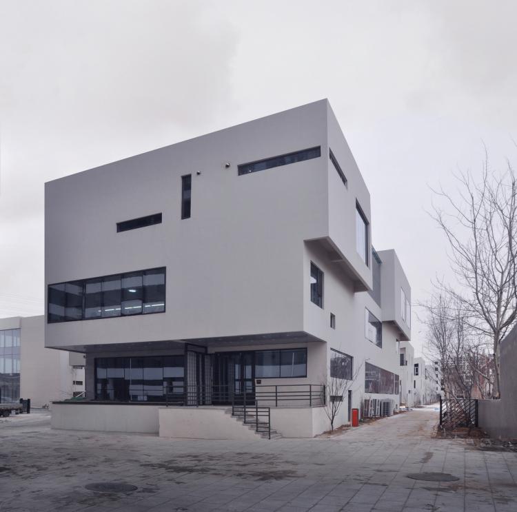 BIM建筑|夹缝中自然生长:中国.葫芦岛德邻堂产业楼设计实践 / DJ+建筑设计事务所 BIM建筑|夹缝中自然生长:中国.葫芦岛德邻堂产业楼设计实践 / DJ+建筑设计事务所