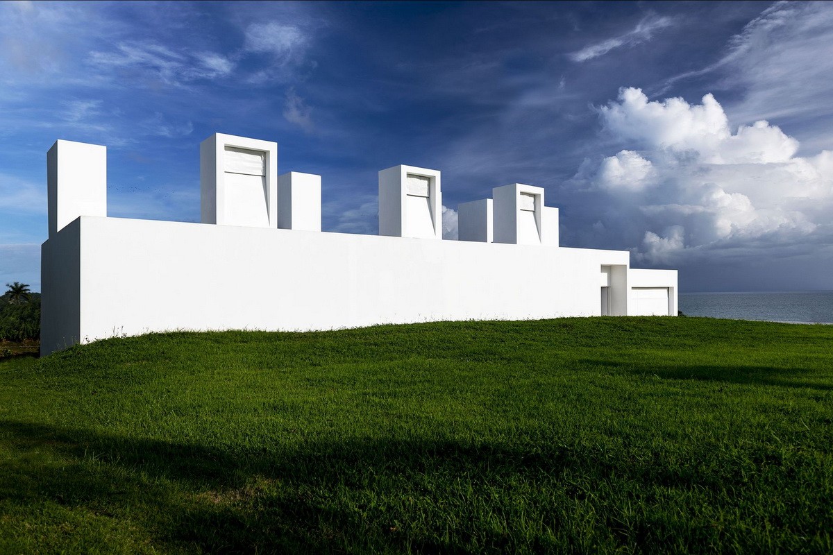 BIM建筑|波多黎各白色“烟囱”住宅:一半封闭,一半外向 / FUSTER + Architects BIM建筑|波多黎各白色“烟囱”住宅:一半封闭,一半外向 / FUSTER + Architects
