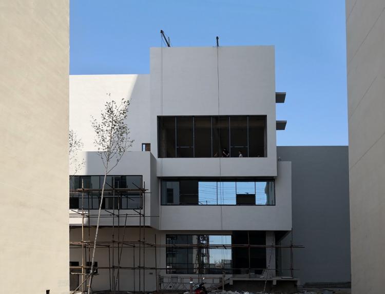 BIM建筑|夹缝中自然生长:中国.葫芦岛德邻堂产业楼设计实践 / DJ+建筑设计事务所 BIM建筑|夹缝中自然生长:中国.葫芦岛德邻堂产业楼设计实践 / DJ+建筑设计事务所