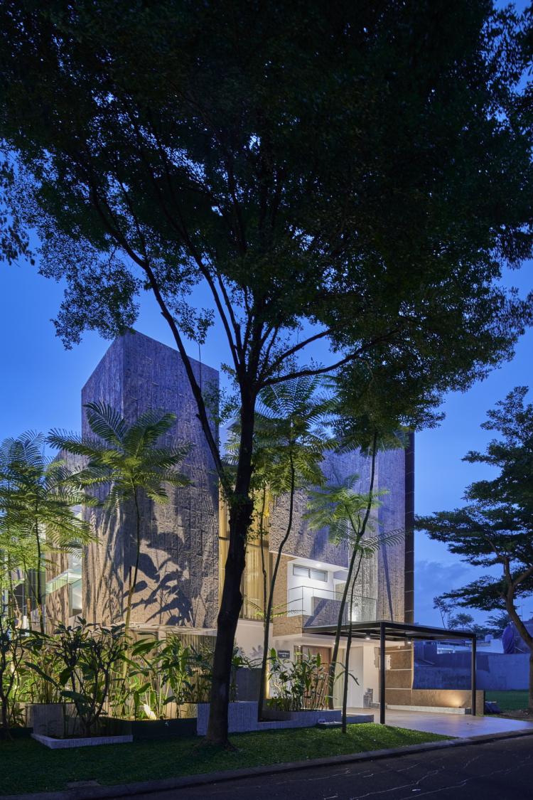BIM建筑|印尼自然采光实验性住宅 / RAD+ar BIM建筑|印尼自然采光实验性住宅 / RAD+ar