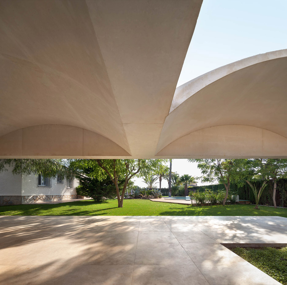 BIM建筑|混凝土的张力:阿里坎特住宅 / Mesura BIM建筑|混凝土的张力:阿里坎特住宅 / Mesura