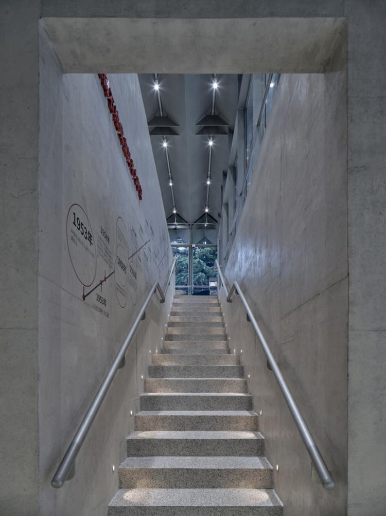 BIM建筑|上海苏州河中石化加油站改造 / 同济原作设计工作室 BIM建筑|上海苏州河中石化加油站改造 / 同济原作设计工作室