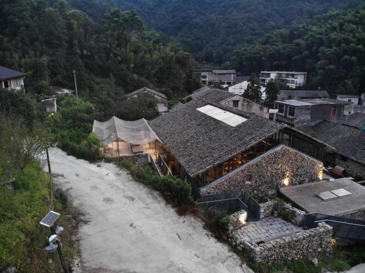 BIM建筑|小岙中通文化驿站:古朴村落中悠然而居 / 众生设计 BIM建筑|小岙中通文化驿站:古朴村落中悠然而居 / 众生设计