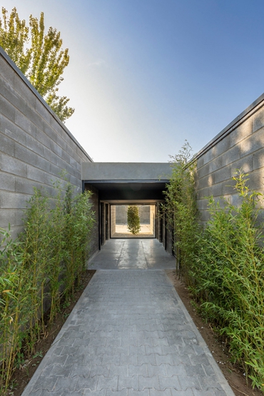 BIM建筑|伊朗胡巴设计群在水池和绿地周围布置混凝土展厅 BIM视界 第3张-BIM建筑网 BIM建筑|伊朗胡巴设计群在水池和绿地周围布置混凝土展厅 BIM视界 第3张