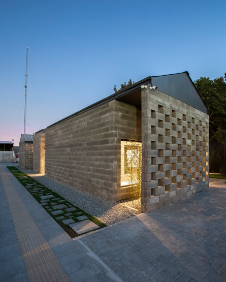 BIM建筑|伊朗胡巴设计群在水池和绿地周围布置混凝土展厅 BIM视界 第7张-BIM建筑网 BIM建筑|伊朗胡巴设计群在水池和绿地周围布置混凝土展厅 BIM视界 第7张