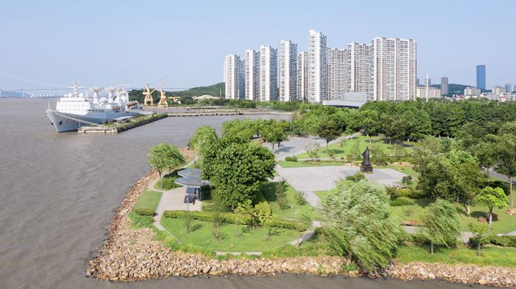 BIM建筑|江阴市滨江公园 中国,江苏 / BAU建筑与城市设计事务所 建筑鉴赏 第7张-BIM建筑网 BIM建筑|江阴市滨江公园 中国,江苏 / BAU建筑与城市设计事务所 建筑鉴赏 第7张