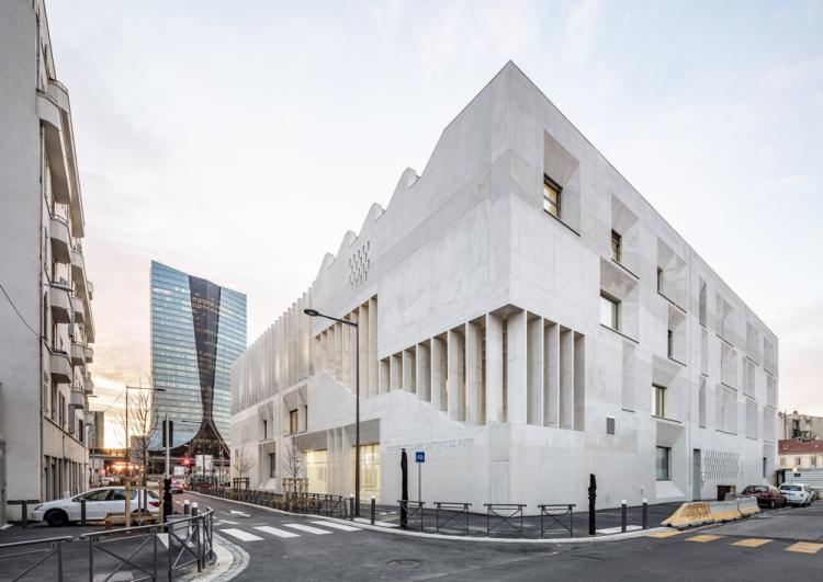 BIM建筑|马赛矿石小学‘Antoine de Ruffi“,雕塑般外表下隐藏温暖小舒适 建筑鉴赏 第1张-BIM建筑网 BIM建筑|马赛矿石小学‘Antoine de Ruffi“,雕塑般外表下隐藏温暖小舒适 建筑鉴赏 第1张