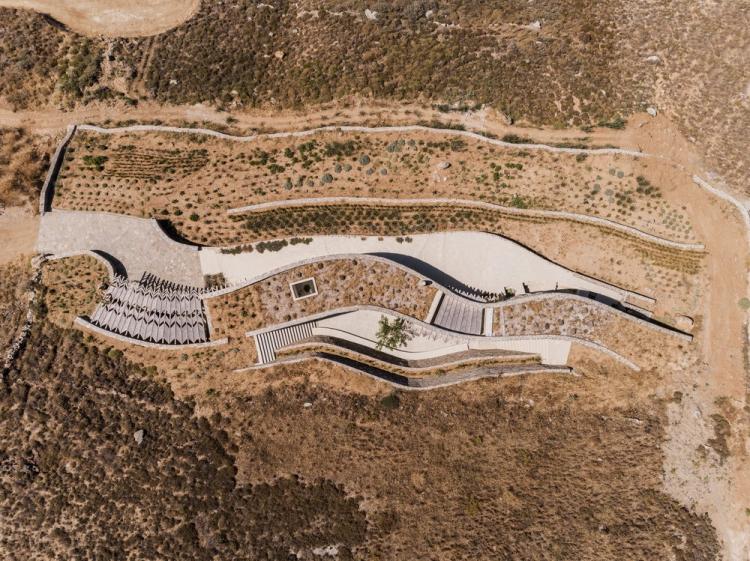 BIM建筑|隐藏在希腊塞里夫斯山地间的石墙小屋 建筑鉴赏 第2张-BIM建筑网 BIM建筑|隐藏在希腊塞里夫斯山地间的石墙小屋 建筑鉴赏 第2张