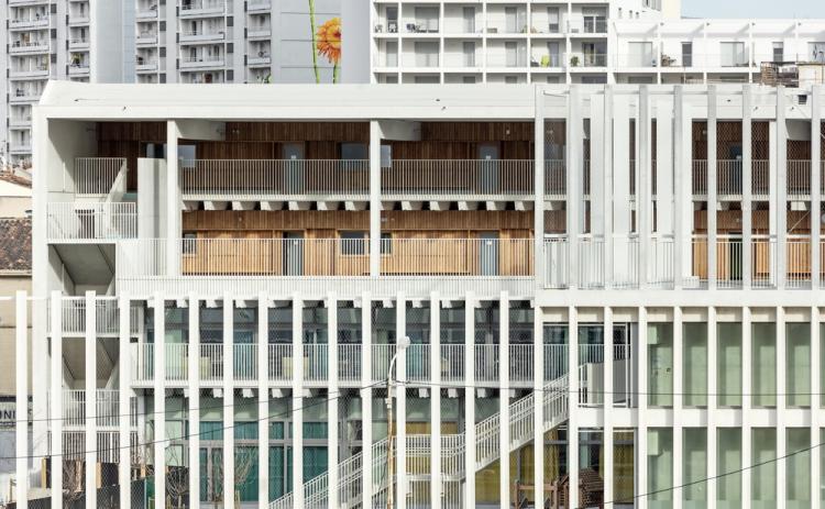 BIM建筑|马赛矿石小学‘Antoine de Ruffi“,雕塑般外表下隐藏温暖小舒适 建筑鉴赏 第5张-BIM建筑网 BIM建筑|马赛矿石小学‘Antoine de Ruffi“,雕塑般外表下隐藏温暖小舒适 建筑鉴赏 第5张