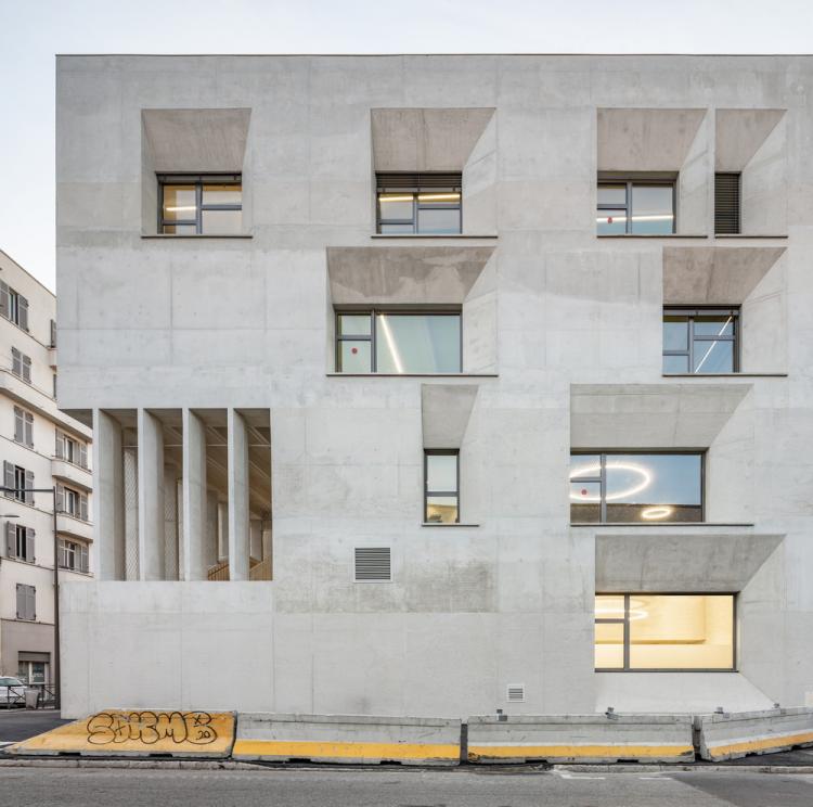 BIM建筑|马赛矿石小学‘Antoine de Ruffi“,雕塑般外表下隐藏温暖小舒适 建筑鉴赏 第3张-BIM建筑网 BIM建筑|马赛矿石小学‘Antoine de Ruffi“,雕塑般外表下隐藏温暖小舒适 建筑鉴赏 第3张