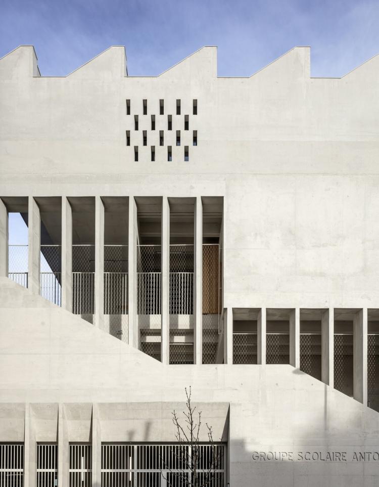 BIM建筑|马赛矿石小学‘Antoine de Ruffi“,雕塑般外表下隐藏温暖小舒适 建筑鉴赏 第2张-BIM建筑网 BIM建筑|马赛矿石小学‘Antoine de Ruffi“,雕塑般外表下隐藏温暖小舒适 建筑鉴赏 第2张