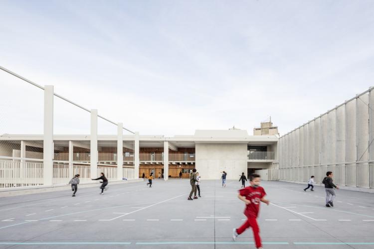 BIM建筑|马赛矿石小学‘Antoine de Ruffi“,雕塑般外表下隐藏温暖小舒适 建筑鉴赏 第13张-BIM建筑网 BIM建筑|马赛矿石小学‘Antoine de Ruffi“,雕塑般外表下隐藏温暖小舒适 建筑鉴赏 第13张