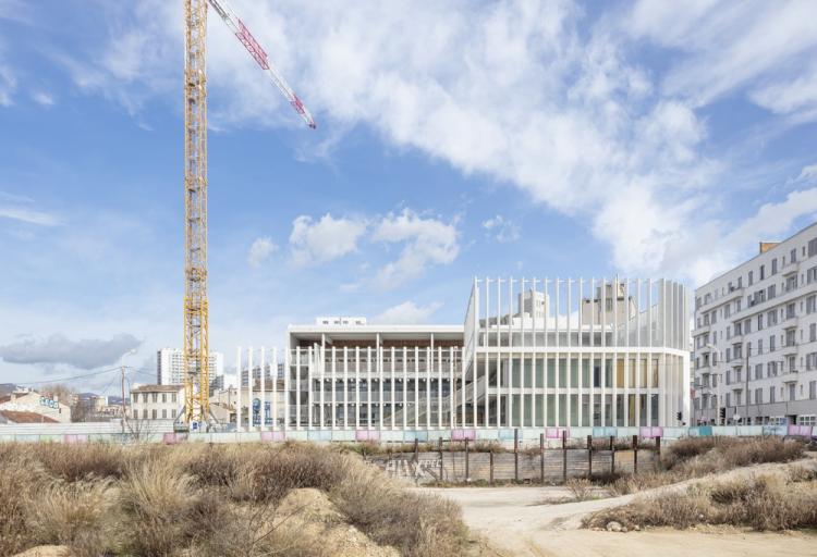 BIM建筑|马赛矿石小学‘Antoine de Ruffi“,雕塑般外表下隐藏温暖小舒适 建筑鉴赏 第8张-BIM建筑网 BIM建筑|马赛矿石小学‘Antoine de Ruffi“,雕塑般外表下隐藏温暖小舒适 建筑鉴赏 第8张