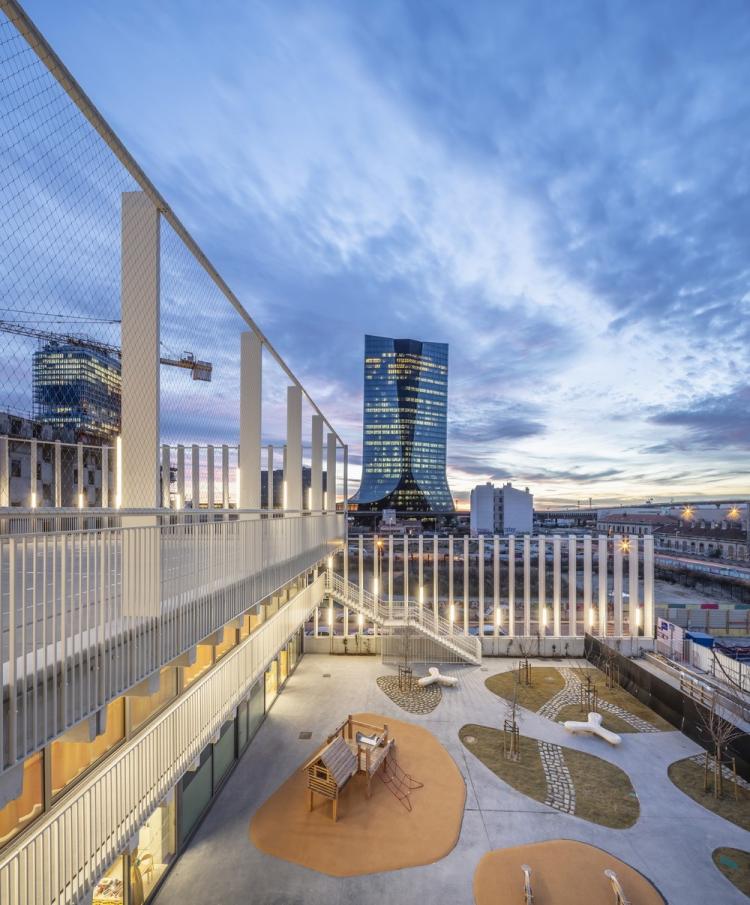 BIM建筑|马赛矿石小学‘Antoine de Ruffi“,雕塑般外表下隐藏温暖小舒适 建筑鉴赏 第10张-BIM建筑网 BIM建筑|马赛矿石小学‘Antoine de Ruffi“,雕塑般外表下隐藏温暖小舒适 建筑鉴赏 第10张