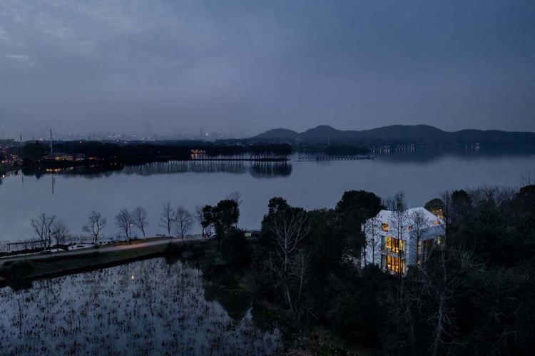 BIM建筑|武汉东湖峦舍 / 王冲工作室 建筑鉴赏 第5张-BIM建筑网 BIM建筑|武汉东湖峦舍 / 王冲工作室 建筑鉴赏 第5张