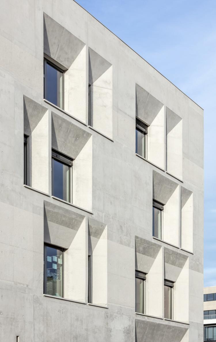 BIM建筑|马赛矿石小学‘Antoine de Ruffi“,雕塑般外表下隐藏温暖小舒适 建筑鉴赏 第15张-BIM建筑网 BIM建筑|马赛矿石小学‘Antoine de Ruffi“,雕塑般外表下隐藏温暖小舒适 建筑鉴赏 第15张