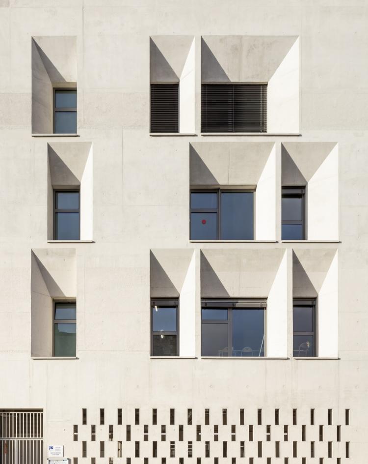 BIM建筑|马赛矿石小学‘Antoine de Ruffi“,雕塑般外表下隐藏温暖小舒适 建筑鉴赏 第18张-BIM建筑网 BIM建筑|马赛矿石小学‘Antoine de Ruffi“,雕塑般外表下隐藏温暖小舒适 建筑鉴赏 第18张