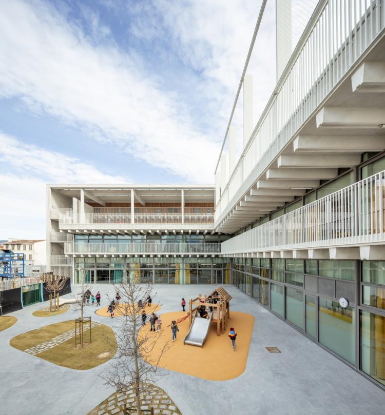 BIM建筑|马赛矿石小学‘Antoine de Ruffi“,雕塑般外表下隐藏温暖小舒适 建筑鉴赏 第23张-BIM建筑网 BIM建筑|马赛矿石小学‘Antoine de Ruffi“,雕塑般外表下隐藏温暖小舒适 建筑鉴赏 第23张